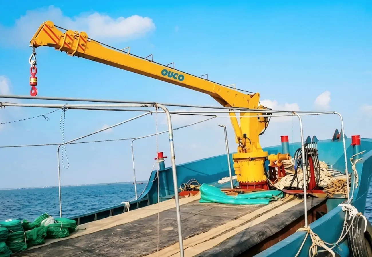 OUCO small crane specifically designed for fishing boats