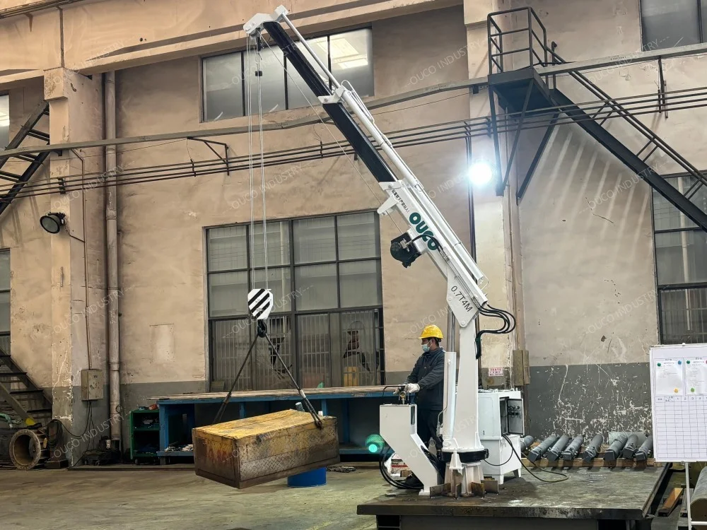 0.7T4M folding and telescope boom crane (1)