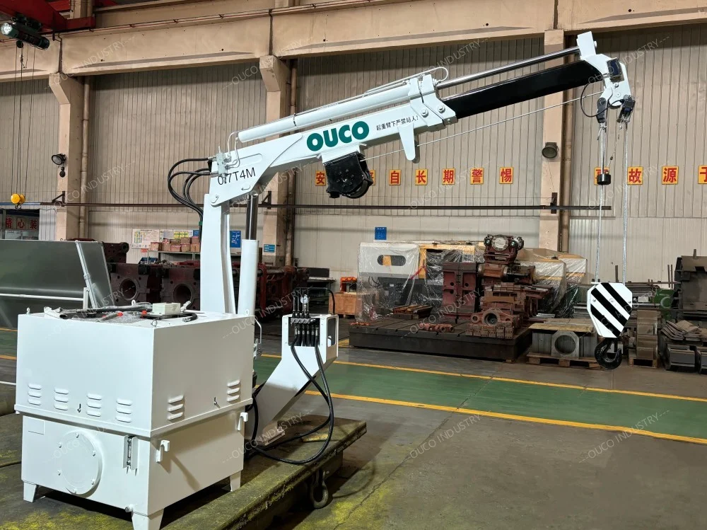 0.7T4M folding and telescope boom crane (2)