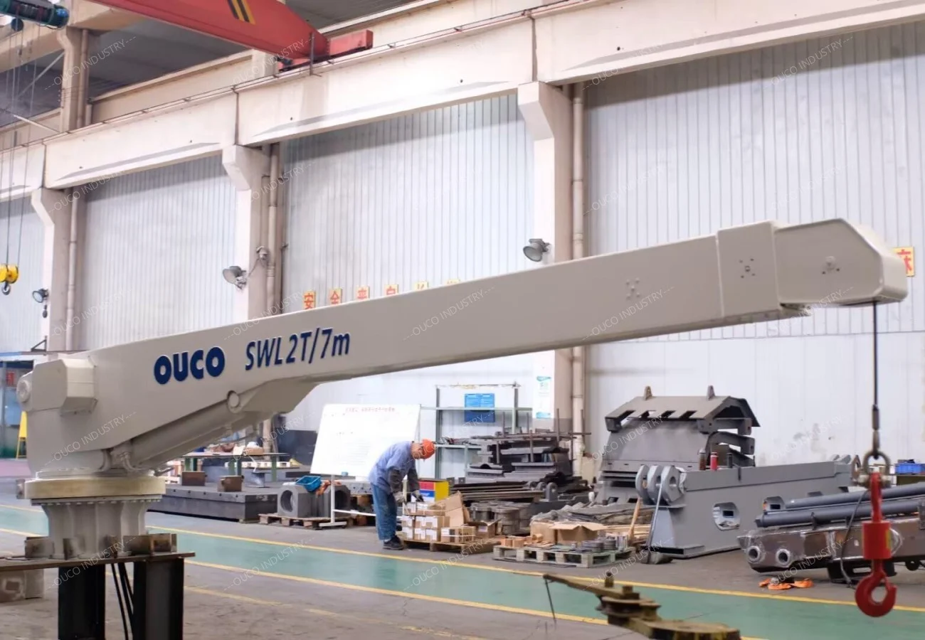 Small Telescope deck cranes for yachts​