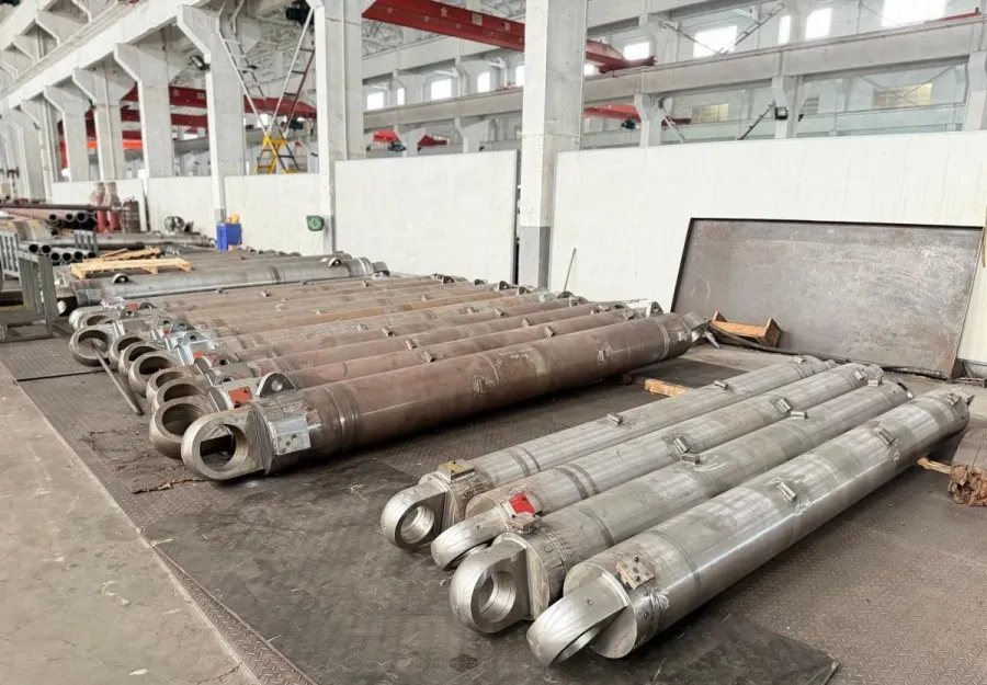 Heavy-duty marine hydraulic cylinders in stock