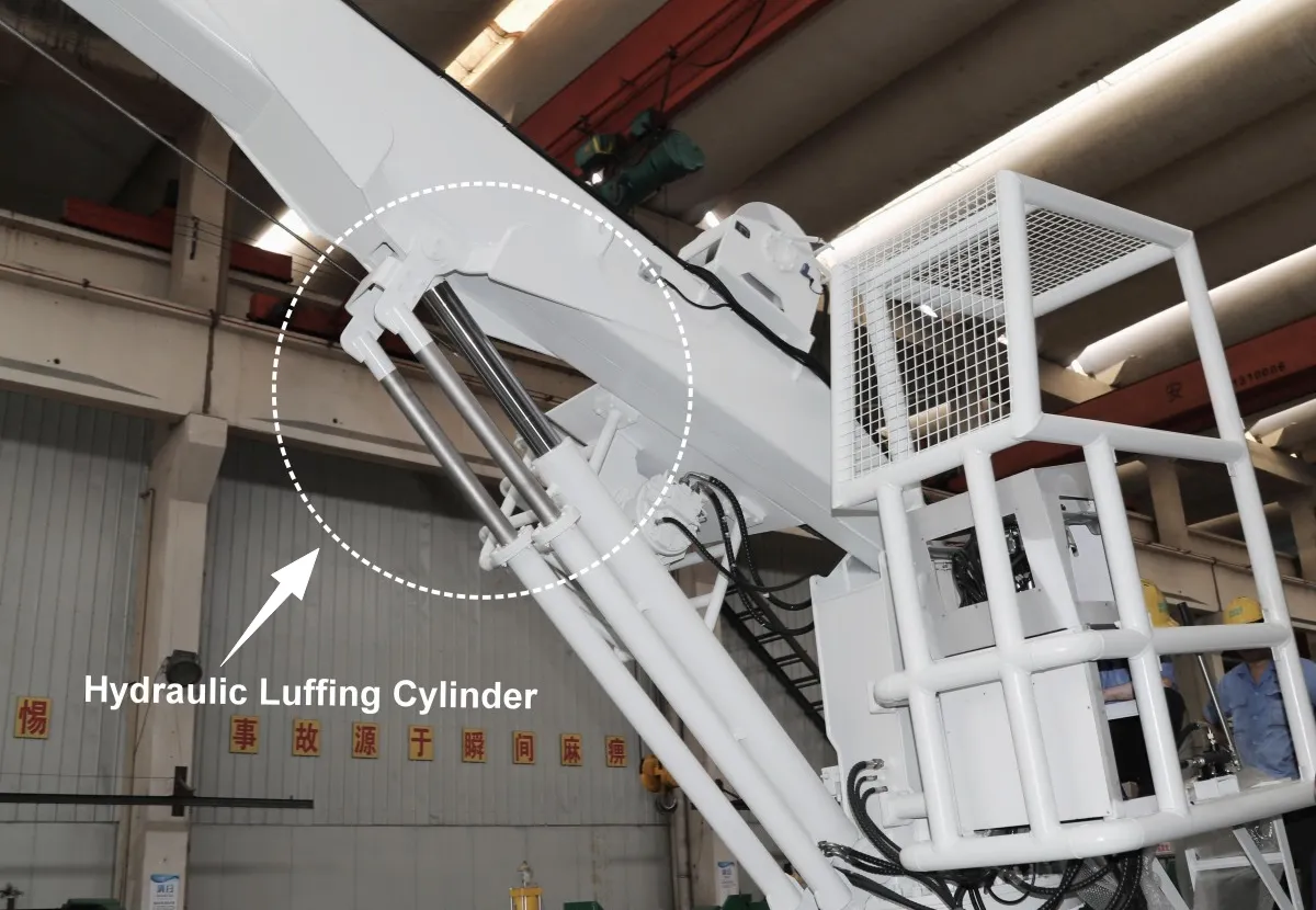 Our heavy-duty dual luffing cylinders provide steady and powerful elevation for the main boom