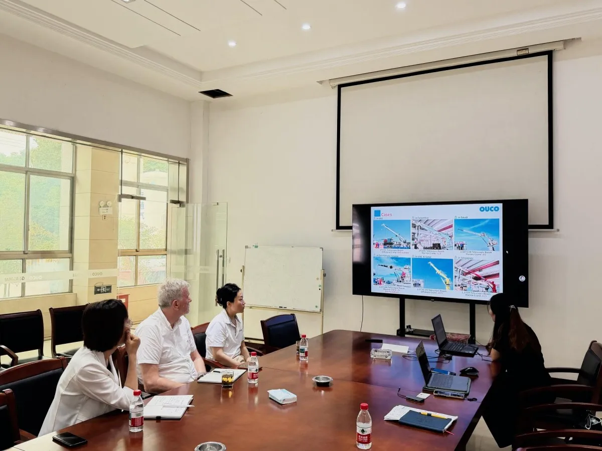 OUCO engineering team discussing heave compensation (2)
