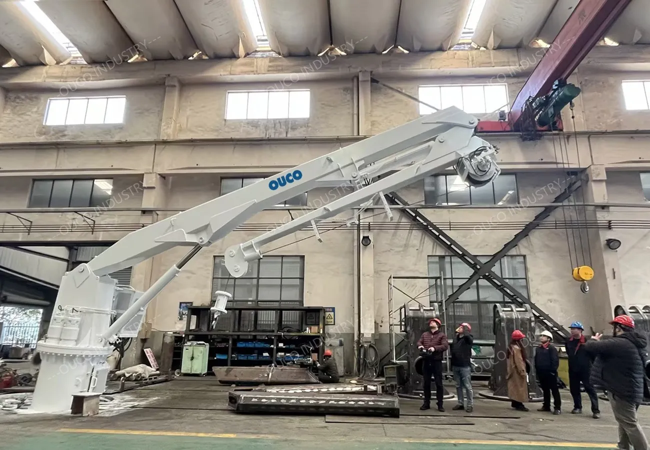 2.85t14m Knuckle boom cold-resistant crane